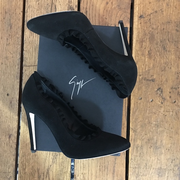 Giuseppe Zanotti Shoes - Giuseppe Zanotti Black Suede Pumps 38 / 8 NIB